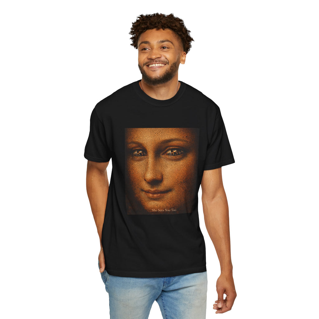 Mona Lisa “She Sees You Too” T-Shirt — Dark Art Graphic Tee | Classic Painting Reimagined